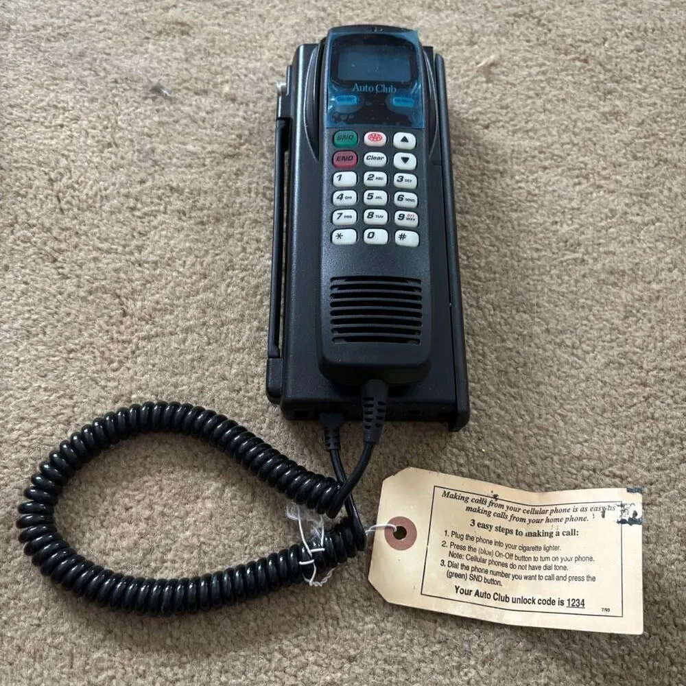 Vintage Auto Club Bag Phone Cellular Phone Type 8800 Model AAA-6010-ST